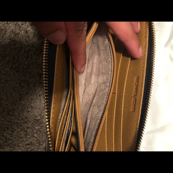 Michael Kors purses - Picture 8 of 8